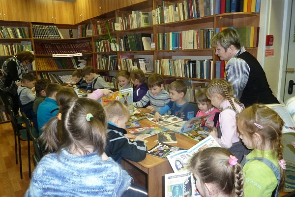 Экскурсию для ребят из детского сада провела библиотека им. Л. Н. Сейфуллиной