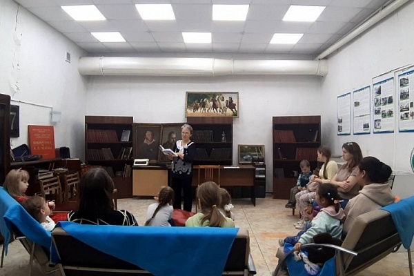 Клуб «Громкие чтения». Встреча с поэтессой Галиной Жарковой