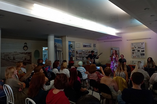 Этно-рок группа «Свободный эфир» дала концерт в Городском центре истории новосибирской книги им. Н. П. Литвинова