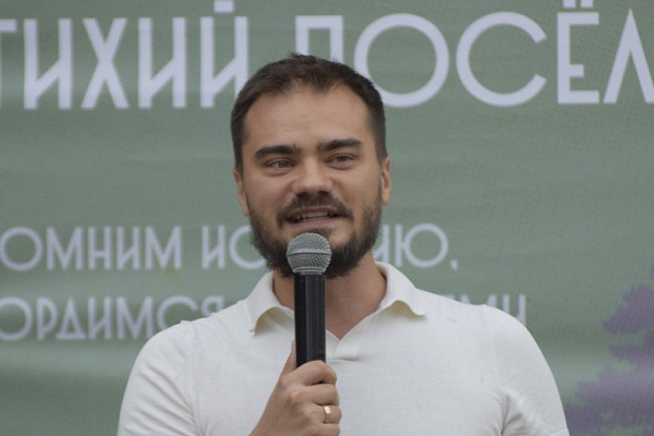 «Громкие истории Тихого поселка»: в Заельцовском районе при содействии ЦБС Центрального округа открыли стенды о выдающихся жителях