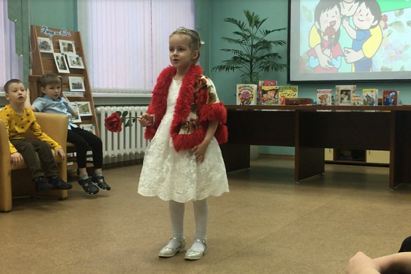 Конкурс стихов и рисунков «Мама всегда рядом» состоялся в библиотеке им. Володи Ульянова
