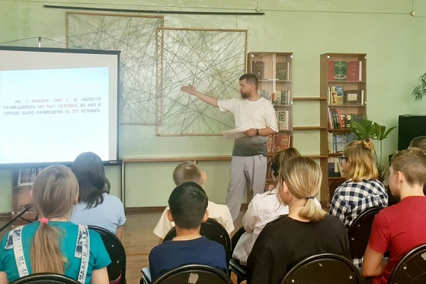 Новосибирску посвящается: информационный час для школьников «Победа ковалась в тылу!»